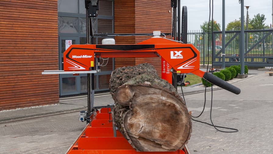 Wood-Mizer LX250 Wide Slab Sawmill front view with 140 cm log